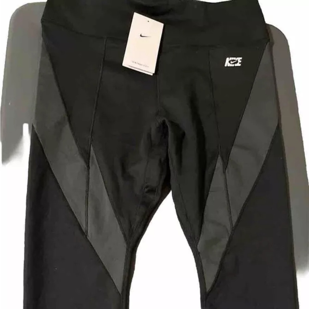 Nike Therma-FIT One Mid Rise Tight Fit Women’s Leggings Black - New With Tags